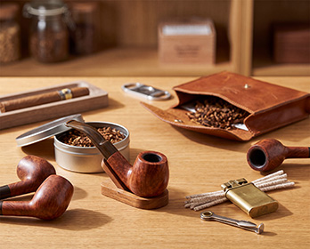 Tabak und Pfeifenutensilien